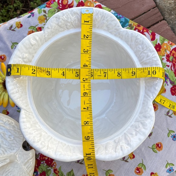 🩷 Cabbage White; Popular Style Ceramic Soup Tureen w/Lid & Ladle; Great Price! - Picture 9 of 13